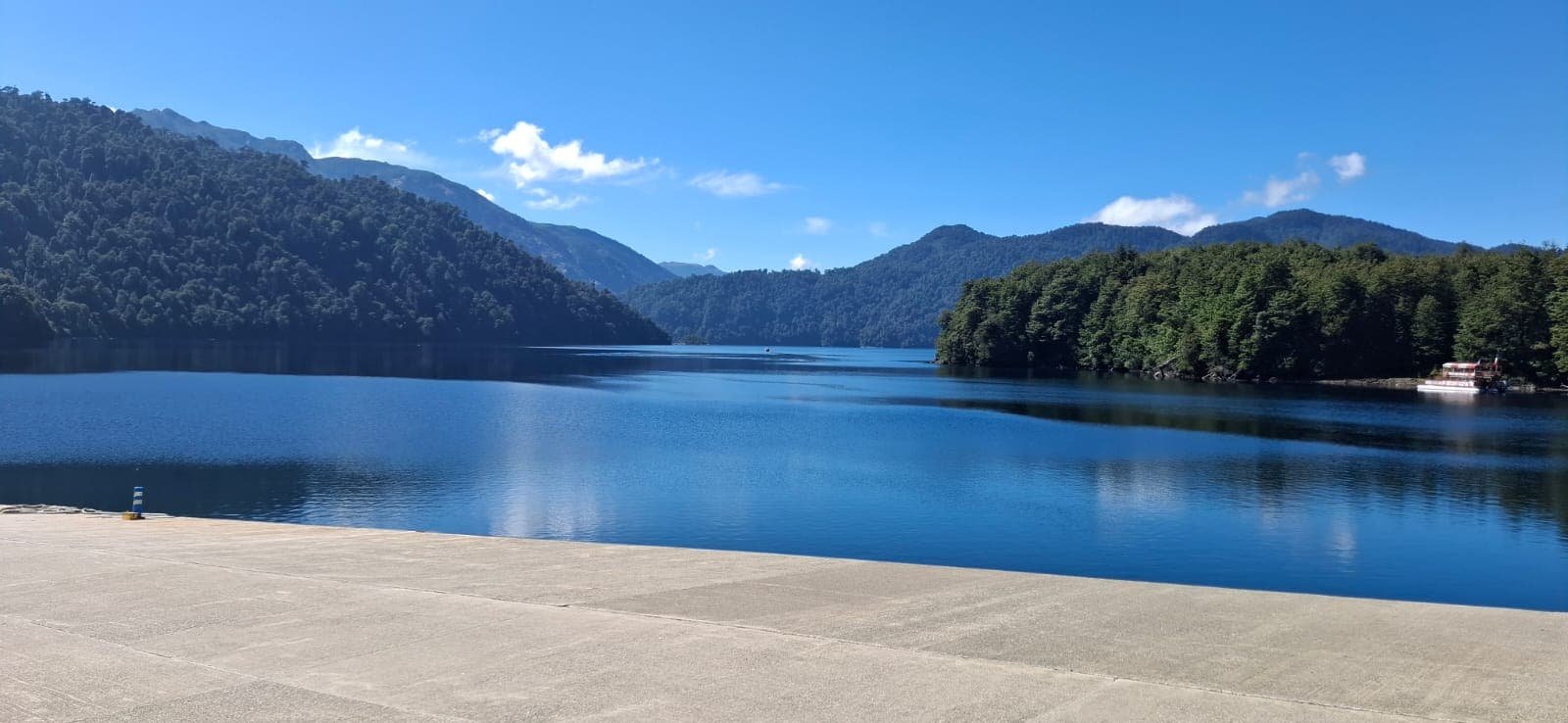 Trans Mark , Transporte de pasajeros y turistas - imagen 1 de 2